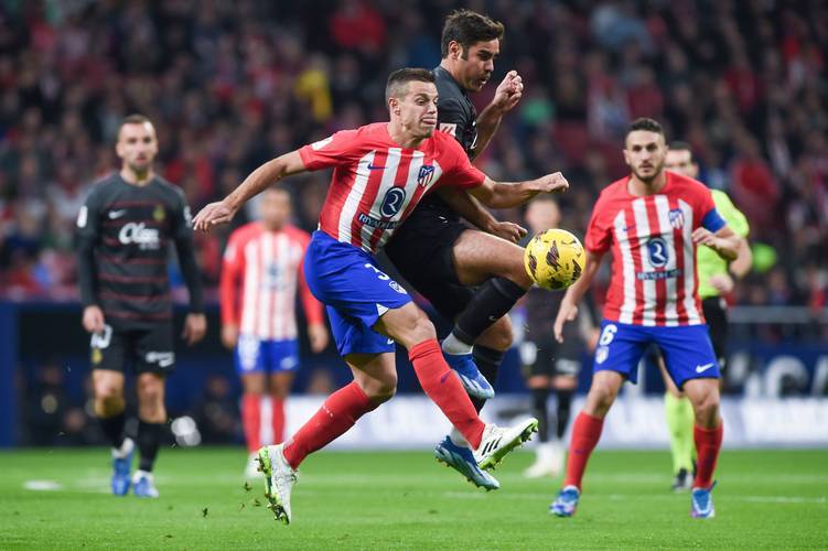 马克西单节再砍13分，带队顶住勇士凶猛反扑（马克西单节再取13分，率队抗住勇士疯狂追击）