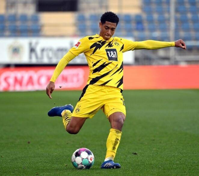 灰熊被逆转！莫兰特21+10犯大错，乐福梦回巅峰，湖人弃将也拉胯（灰熊遭逆转！莫兰特21+10却成争议焦点，乐福重现巅峰，前湖人球员表现低迷）