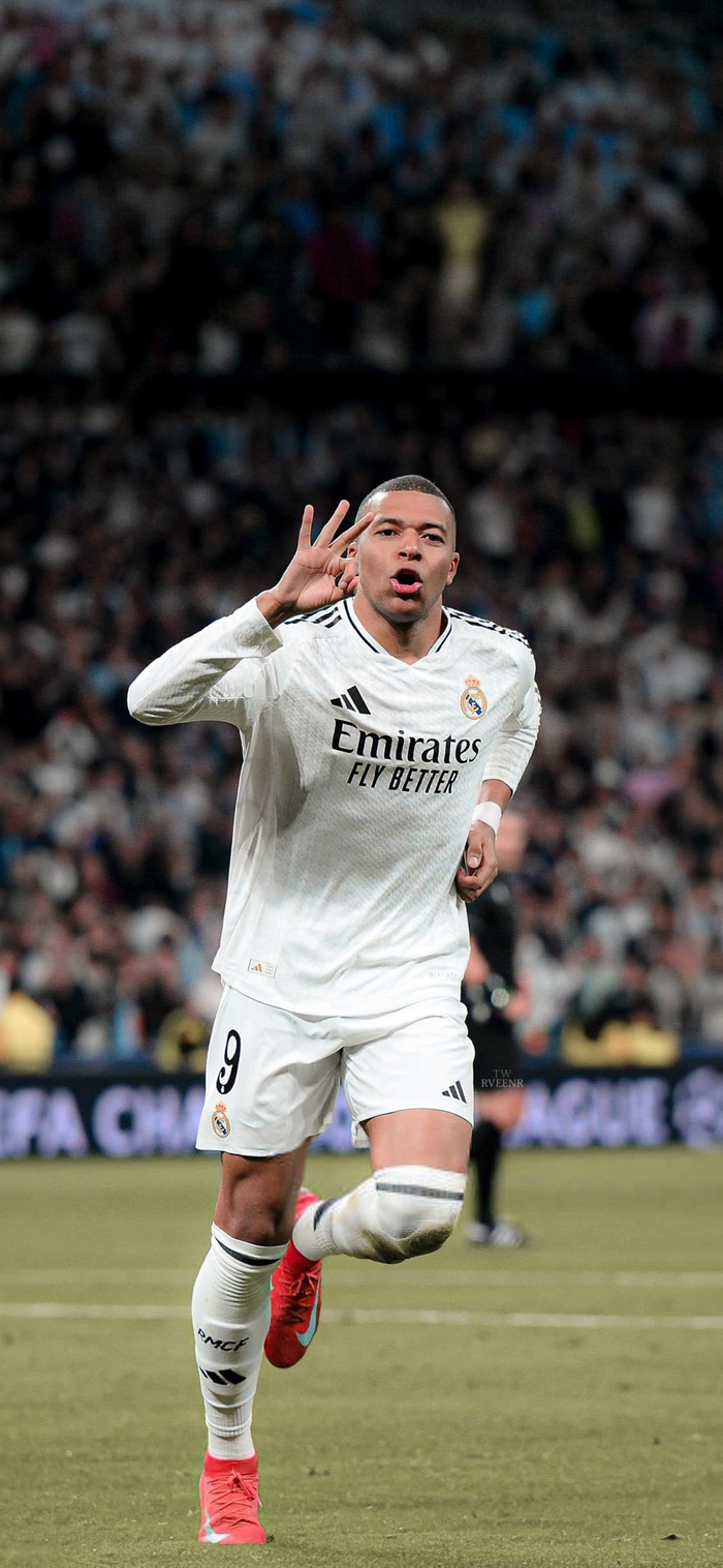 萨拉赫无缘利物浦欧冠名单，斯洛特称俱乐部必须作出回应；此前萨拉赫因未首发炮轰球队（萨拉赫落选利物浦欧冠名单，斯洛特称俱乐部须作出回应；其此前因未获首发曾公开抨击球队）