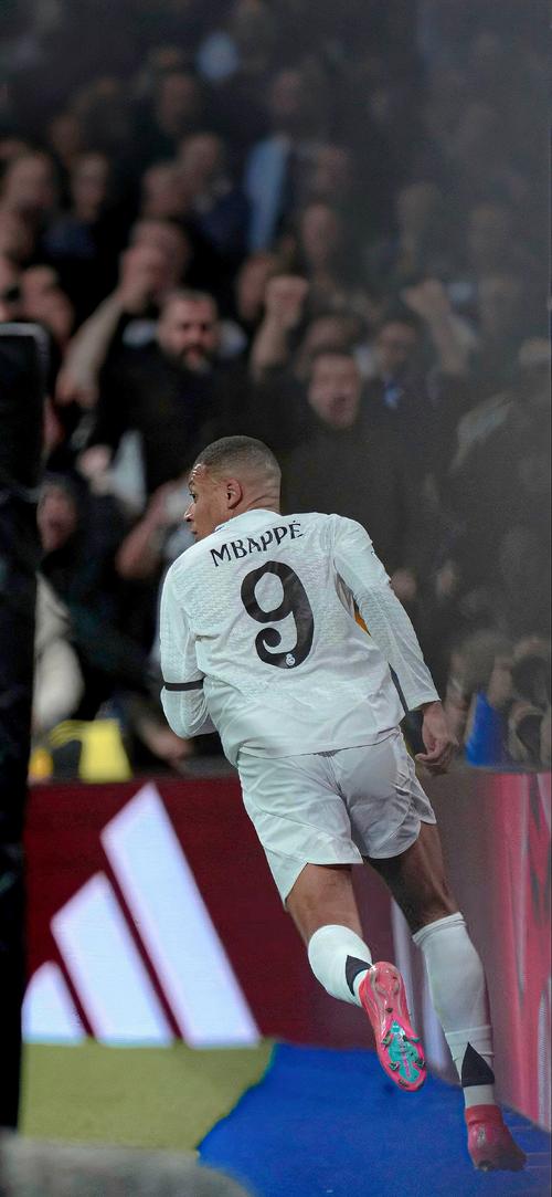 本轮欧冠最佳阵容：姆巴佩、维蒂尼亚领衔，赖斯、库库在列（欧冠本轮最佳11人：姆巴佩与维蒂尼亚领衔，赖斯、库库上榜）