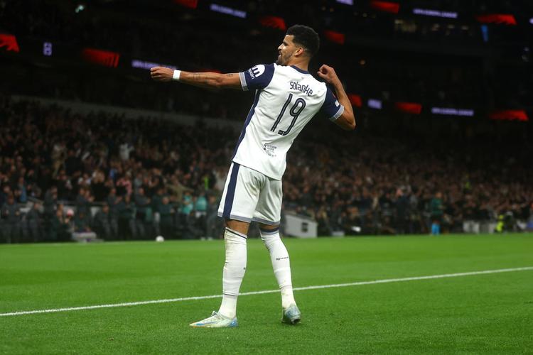 TA：阿森纳本赛季如走钢丝般惊险前行，但他们很少犯错（TA：阿森纳本季如履薄冰，却极少出错）