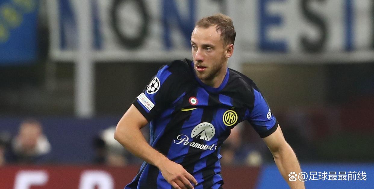 记者：申花本周二结束假期，重新集结备战今年的亚冠收官战（记者：申花将于本周二收假再度集结，备战今年亚冠收官战）