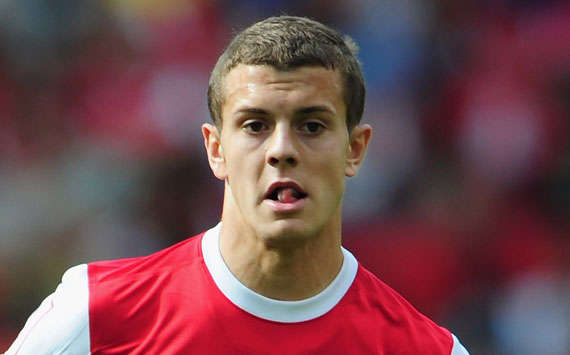 张琳艳赛后和凯莉交换球衣，后者直接把中国队球衣穿在身上（赛后张琳艳与凯莉互换球衣，凯莉当场披上中国队战袍）