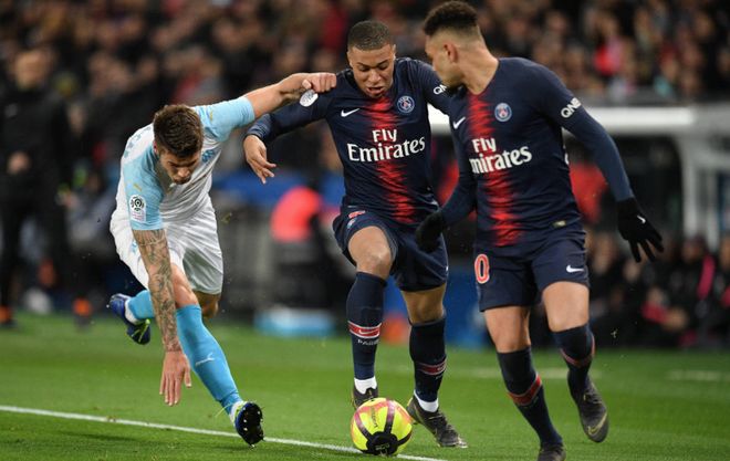 维拉客场4-3逆转布莱顿，终结其英超主场不败纪录，升至第三名。（维拉客场4-3逆转布莱顿，终结其主场不败，排名升至第三）