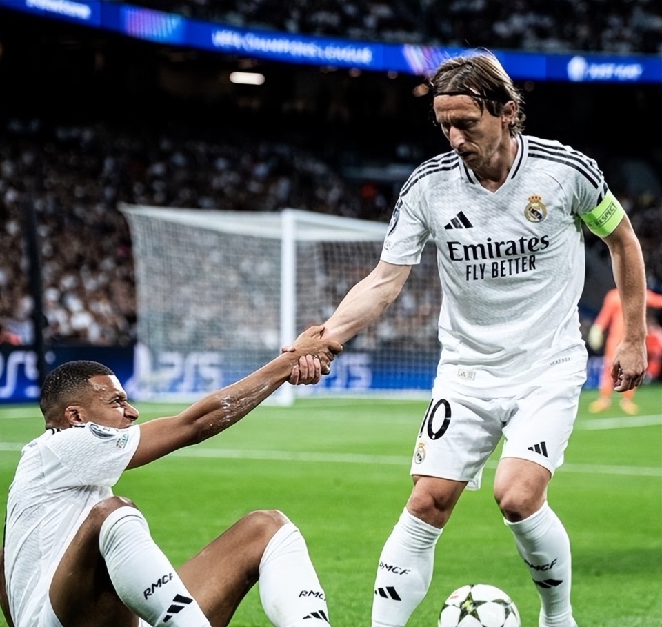 德转为各队夏窗评级：利物浦、皇马、加拉塔萨雷大师级（德转评夏窗操作等级：利物浦、皇马、加拉塔萨雷获大师级）