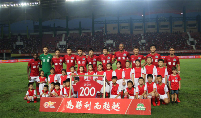 广东对抗训练！萨姆纳暴扣，王少杰好使，崔永熙未现身5v5！（广东队对抗训练！萨姆纳飞天暴扣，王少杰状态火热，崔永熙未参加5v5）