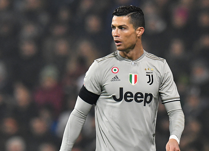 拜仁客战斯图加特：雅克松、金玟哉首发，乌尔比希出战（拜仁客场挑战斯图加特：雅克松、金玟哉先发，乌尔比希登场）