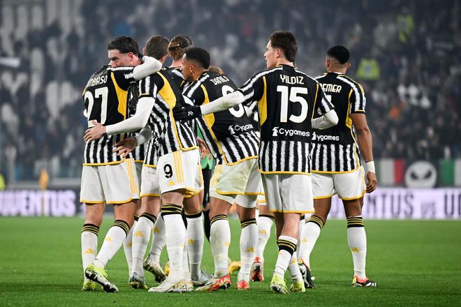 阿根廷比赛发生大规模冲突，警方介入并对球员使用辣椒水（阿根廷赛场冲突升级：警方介入并对球员使用胡椒喷雾）