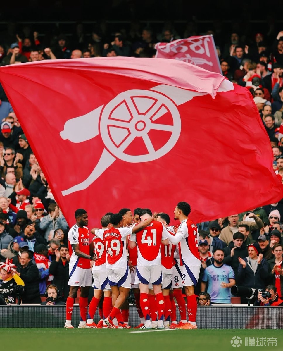 米体：邓弗里斯合同中有2500万欧解约条款，每年都会生效（米兰体育报：邓弗里斯合同设有2500万欧解约金，条款每年可触发）