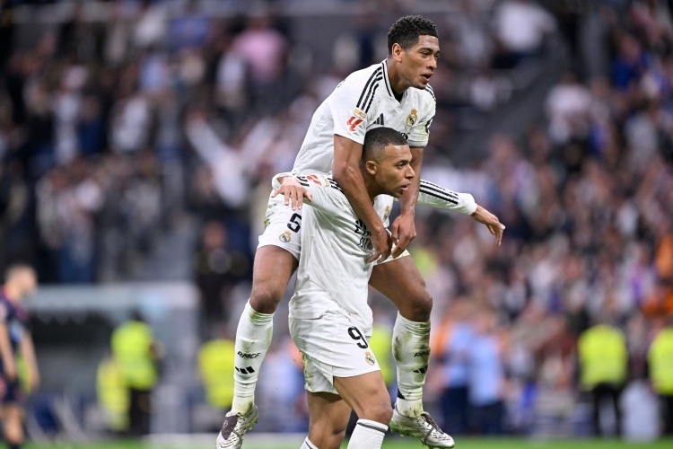 记者：帕尔梅拉斯想签法比尼奥，但球员在沙特的高薪是阻碍（记者：帕尔梅拉斯有意签下法比尼奥，但他在沙特的高薪成最大障碍）