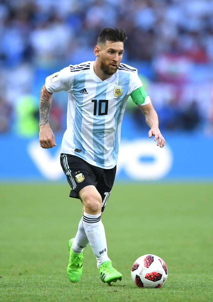 凌晨4点：欧冠19亿欧元对决，利物浦19人战国米，萨拉赫被弃！