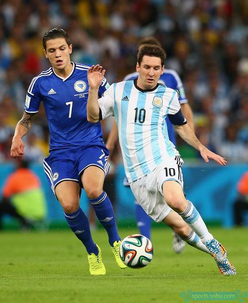 美记：雄鹿交易字母哥的前提是他本人提要离开，但目前并未发生（美记：除非字母哥主动申请离队，雄鹿才会交易；目前尚未发生）