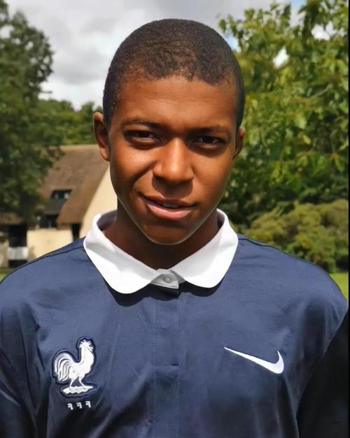 10场0球！米兰亏大了，新援前锋太差劲，身价3500万虚高（10战0球！AC米兰买亏了，新援前锋表现低迷，3500万身价被高估）