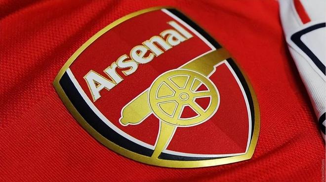 澳超半场：瓦拉提闪击，塔加特伤退，珀斯暂0-1悉尼FC（澳超半场战况：瓦拉提早早建功，塔加特因伤离场，珀斯0-1落后悉尼FC）