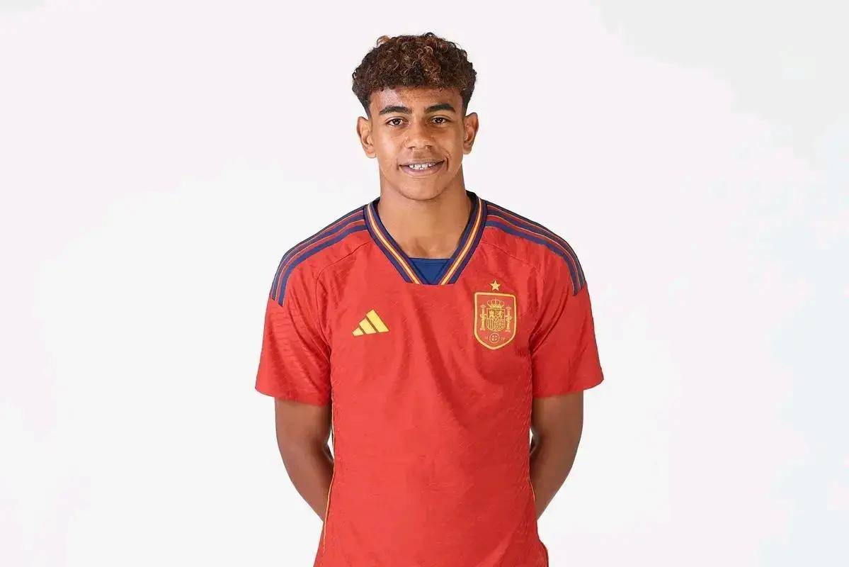 哈登爆砍55分刷新队史纪录 快船客场擒黄蜂终结三连败（哈登轰下55分改写队史纪录，快船客胜黄蜂止住三连败）