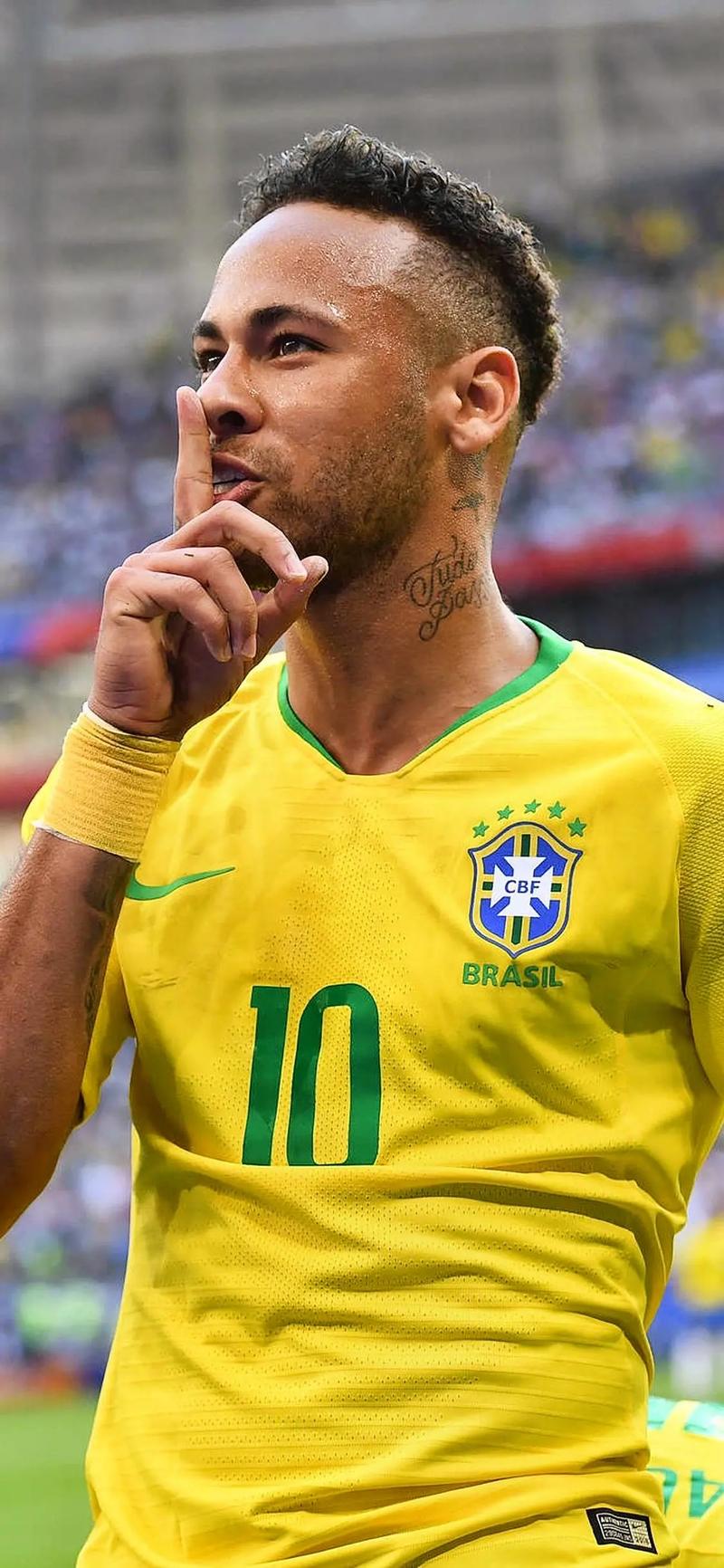 边锋突破一条龙，全场沸腾（边锋连过数人破门，观众欢声雷动）